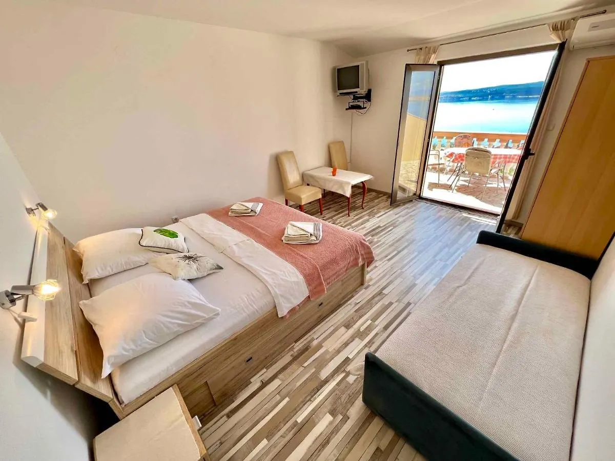 Apartment In Dramalj 44155