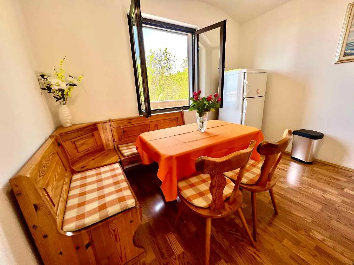 Apartment In Dramalj 44155