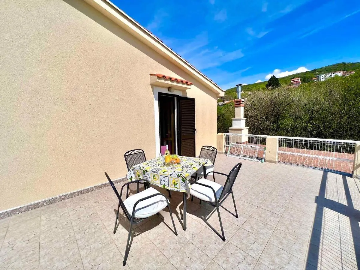 Apartment In Dramalj 44155