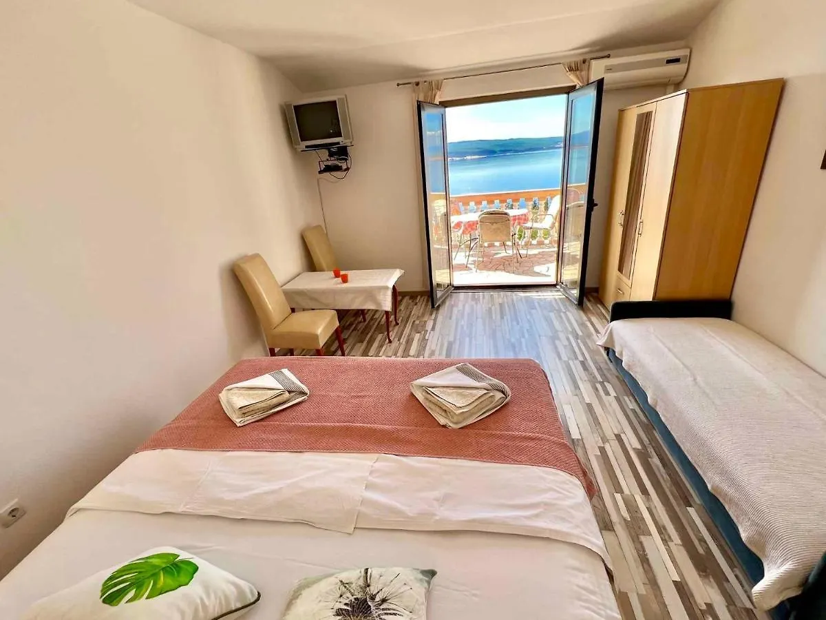 Apartment In Dramalj 44155