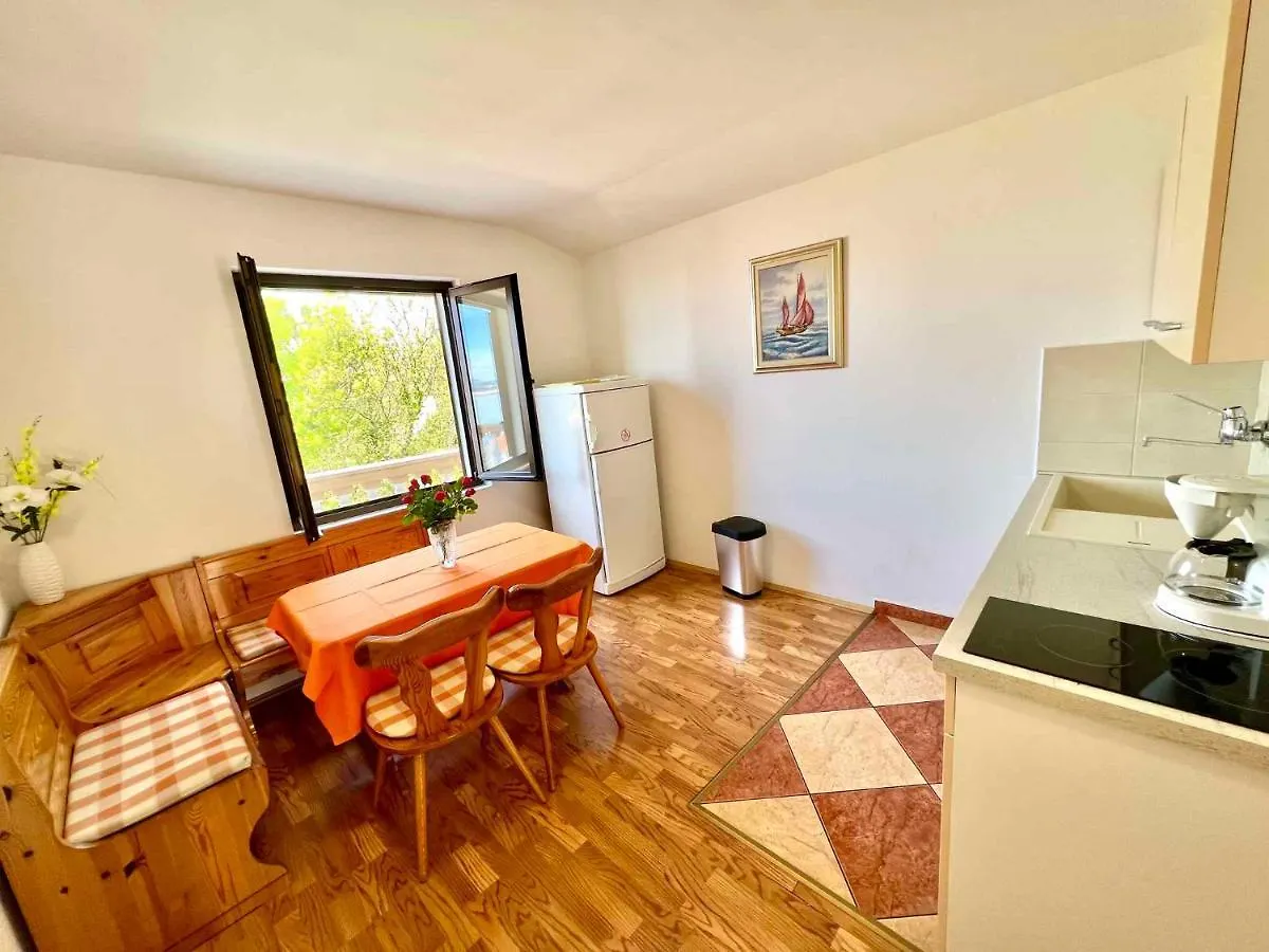 Apartment In Dramalj 44155