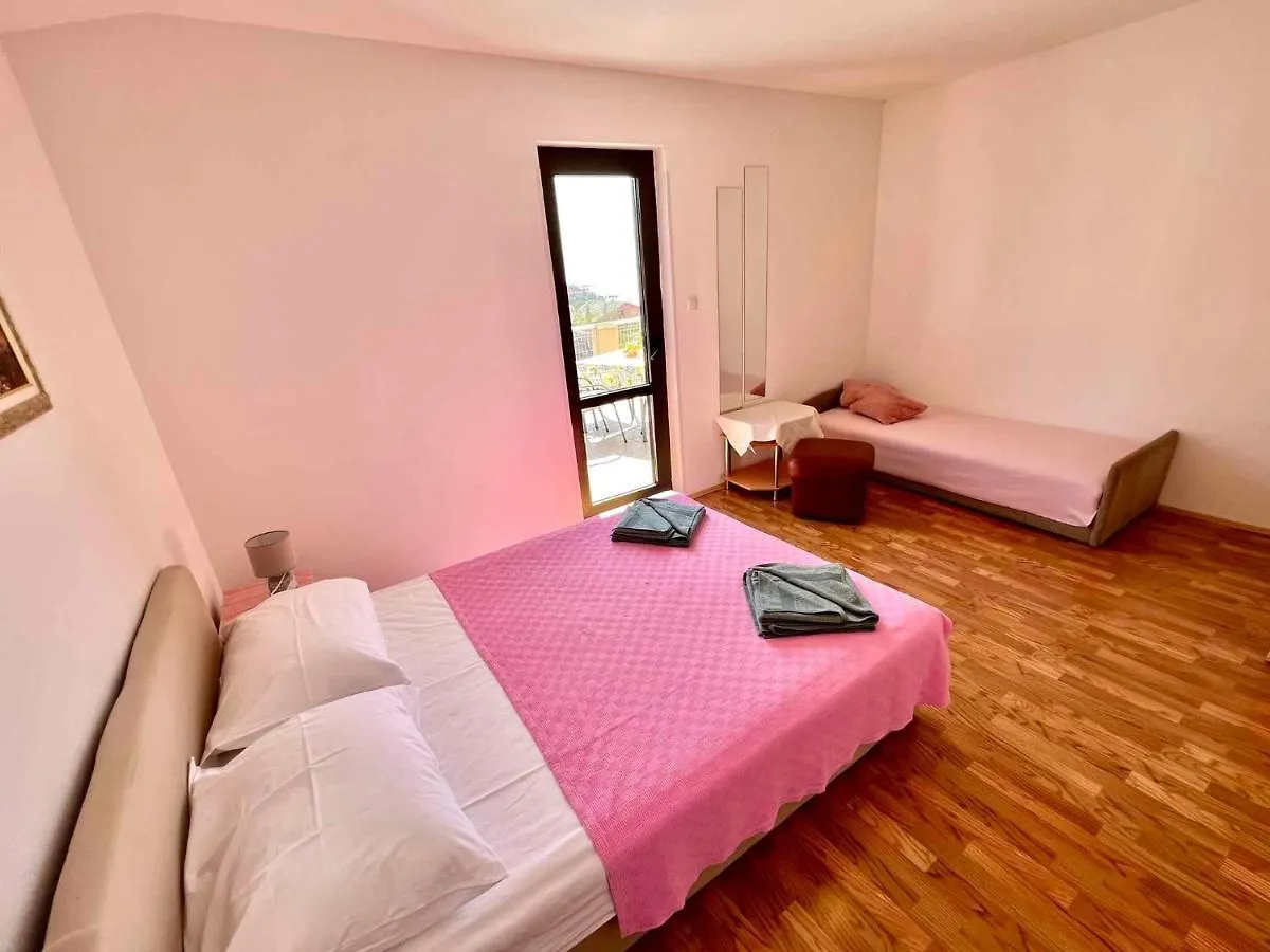 Apartment In Dramalj 44155