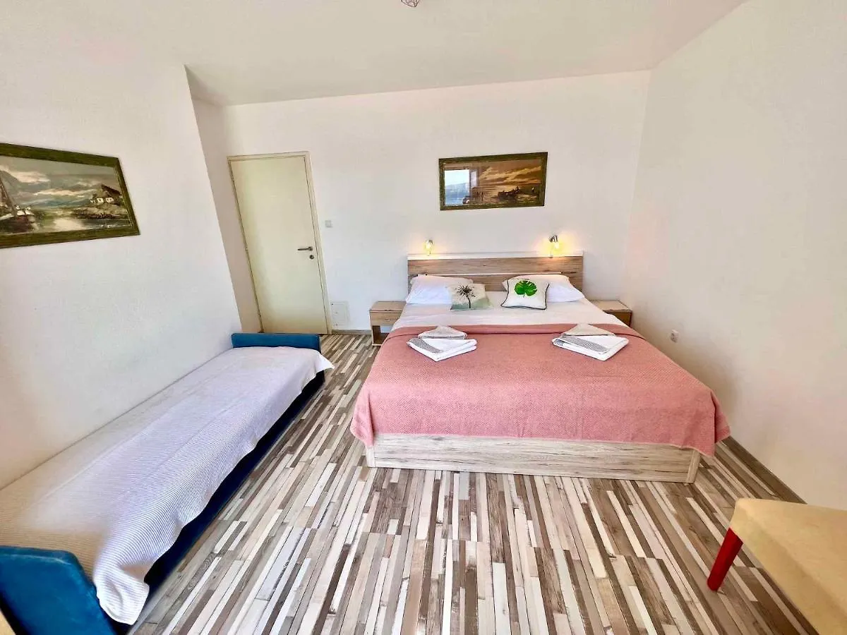 Apartment In Dramalj 44155